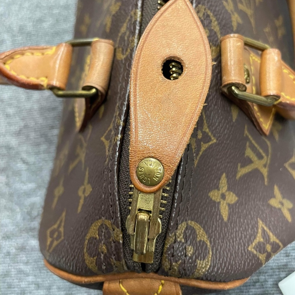Authentic Louis Vuitton speedy 25 with dust bag, lock, and key - Picture 9 of 14